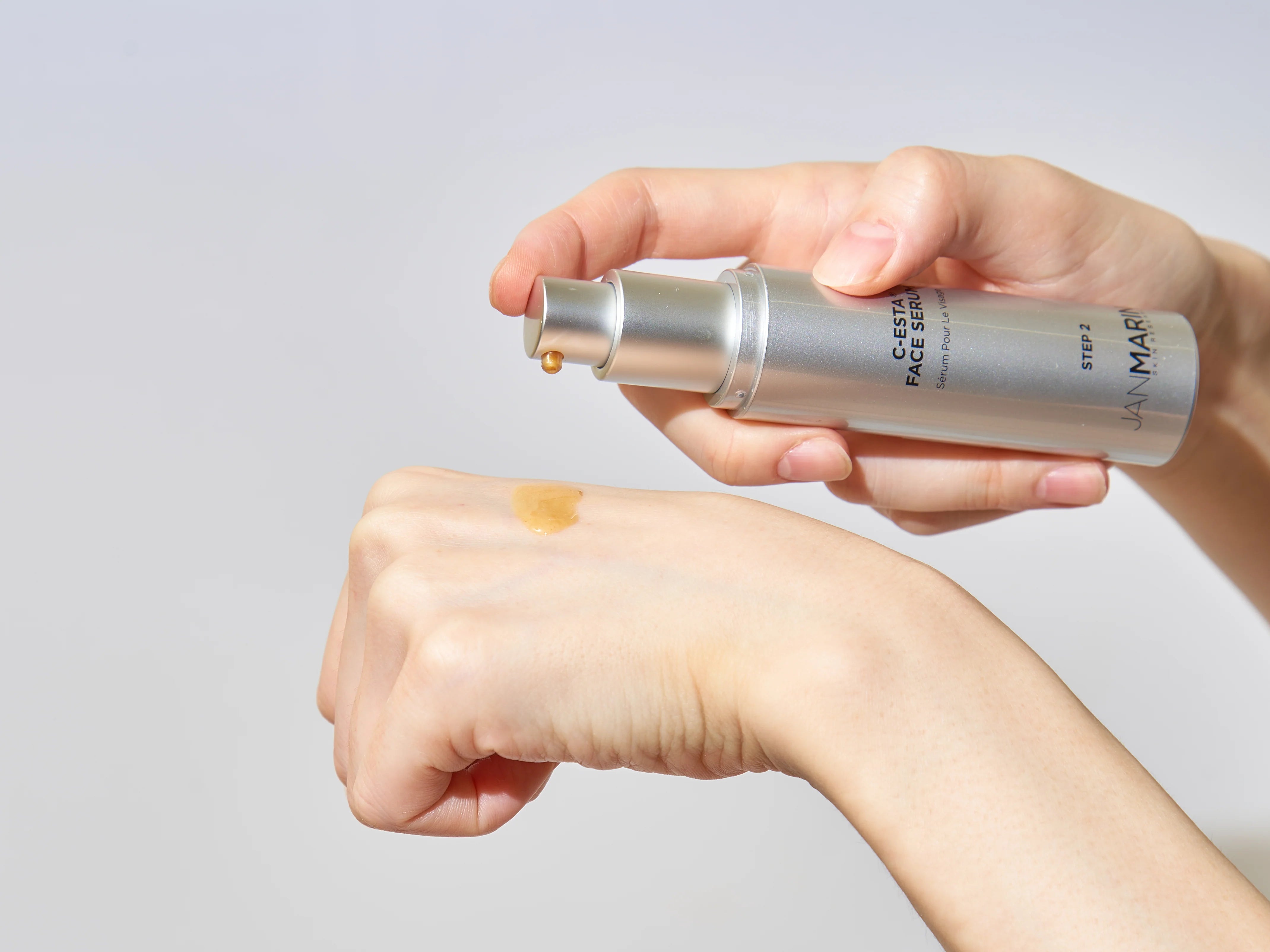 ルネートアイジェル｜目元のエイジングケアに特化した高機能アイジェル